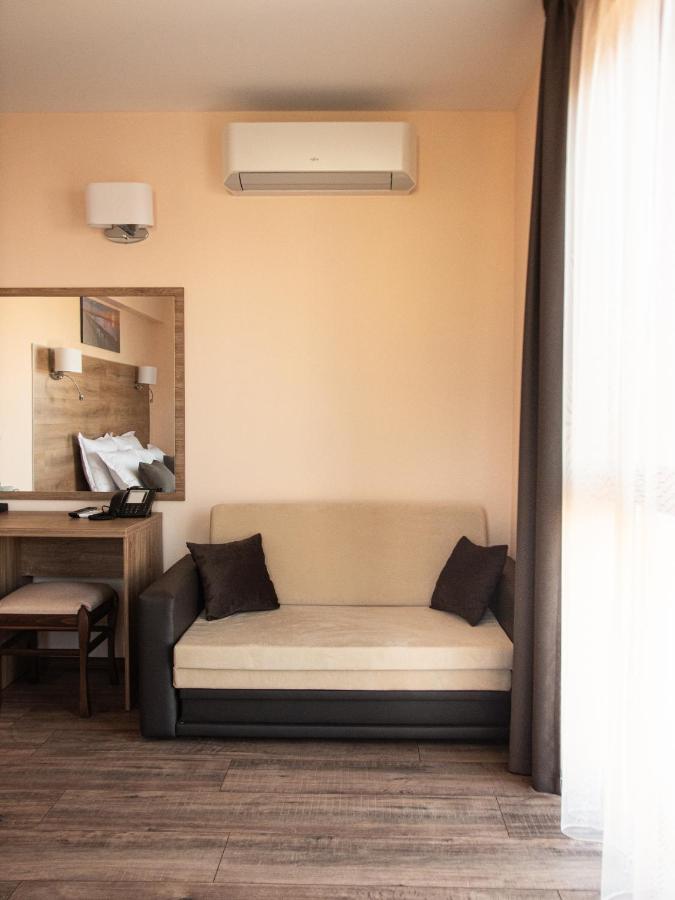 Hotel Vanilla, Varna - Free parking Exteriör bild